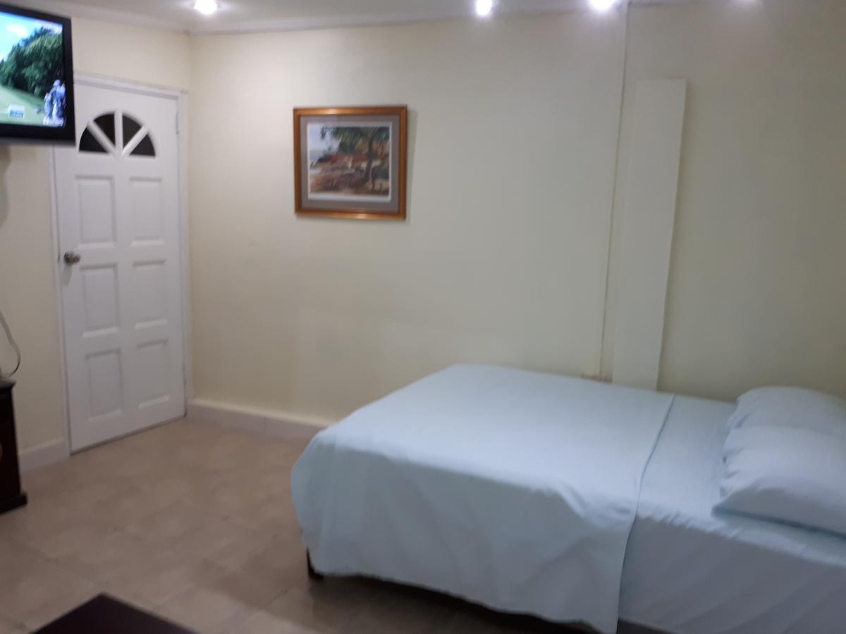 Bed and Breakfast Woodbrook On The Avenue Port of Spain Екстер'єр фото