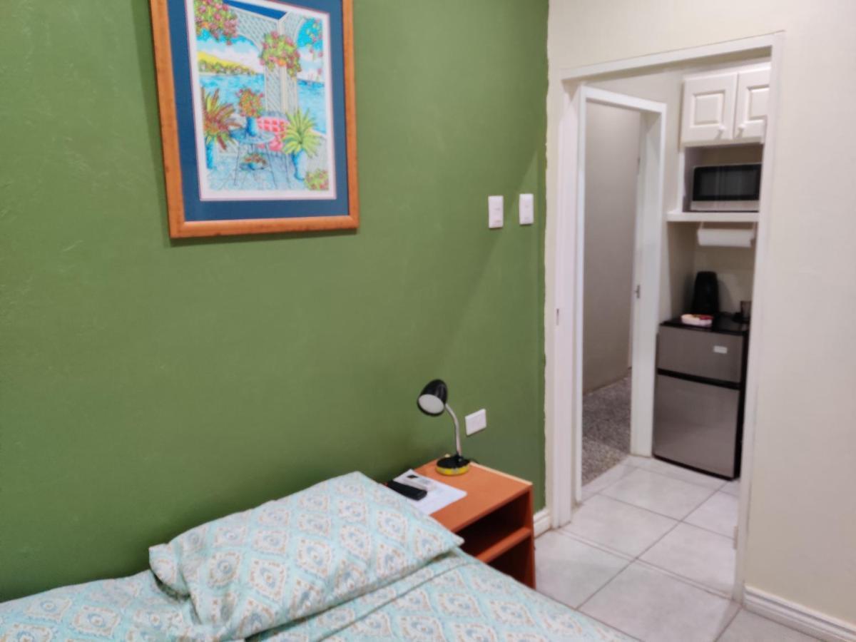 Bed and Breakfast Woodbrook On The Avenue Port of Spain Екстер'єр фото