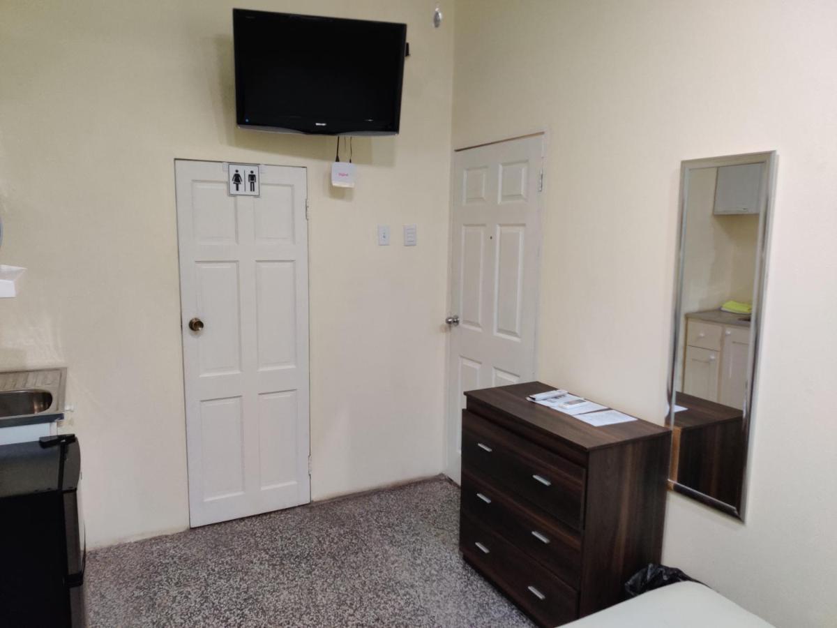 Bed and Breakfast Woodbrook On The Avenue Port of Spain Екстер'єр фото