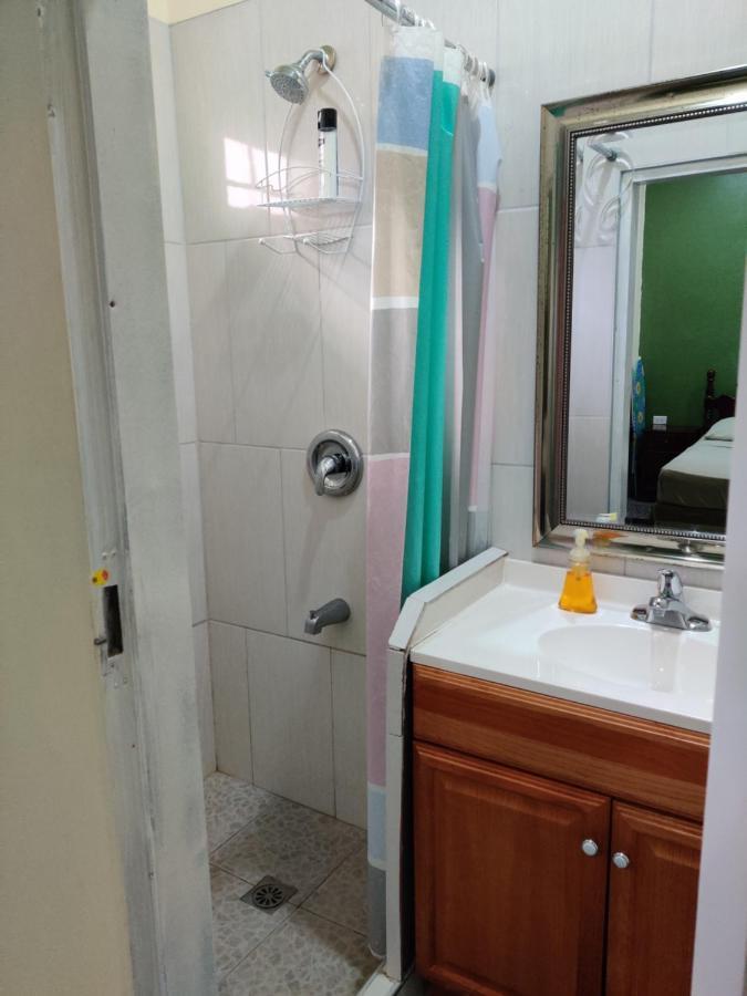 Bed and Breakfast Woodbrook On The Avenue Port of Spain Екстер'єр фото